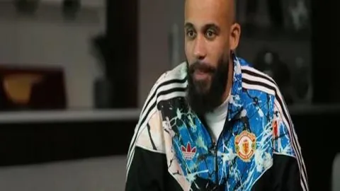 逆境重生：伤病传奇英雄的断腿传奇与截肢冒险